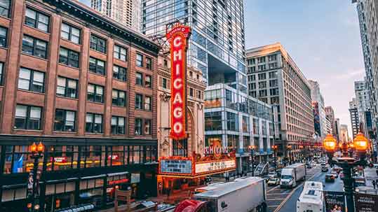 Chicago city with its city lights and busy streets.