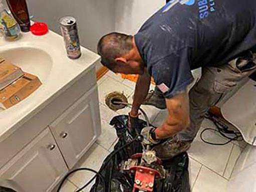 an emergency plumber performing a drain cleaning in chicago.