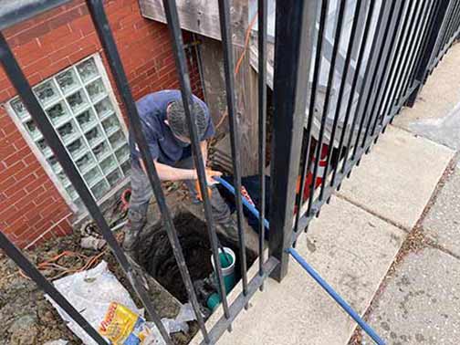 a plumber performing a high pressure water jetting service in chicago.