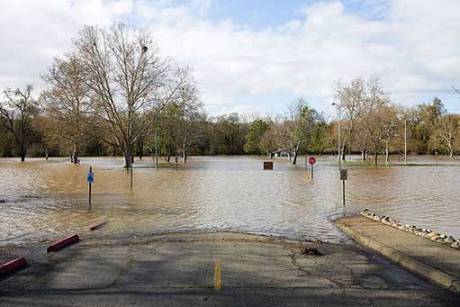 spring flooding in andersonville chicago