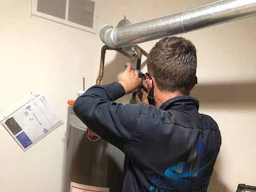 a plumber replacing a water heater in chicago.
