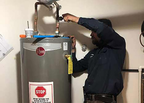 a plumber replacing a water heater tank in lakeview chicago
