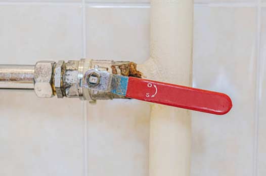 turn off your water supply before making repairs.